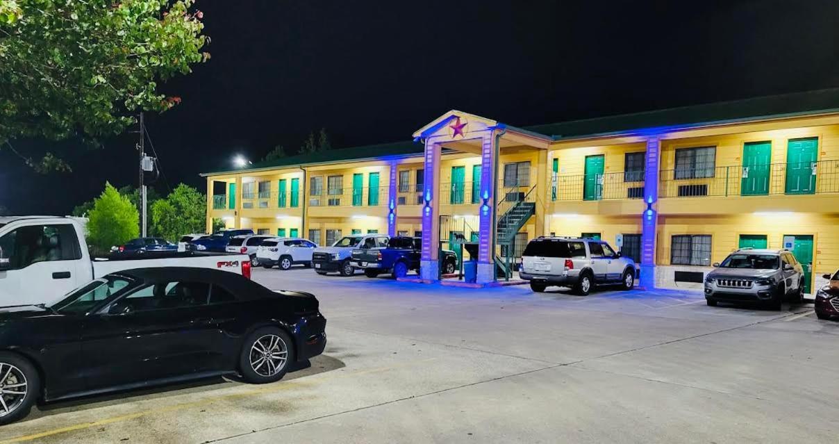 Scottish Inn & Suites Hankamer Exterior foto