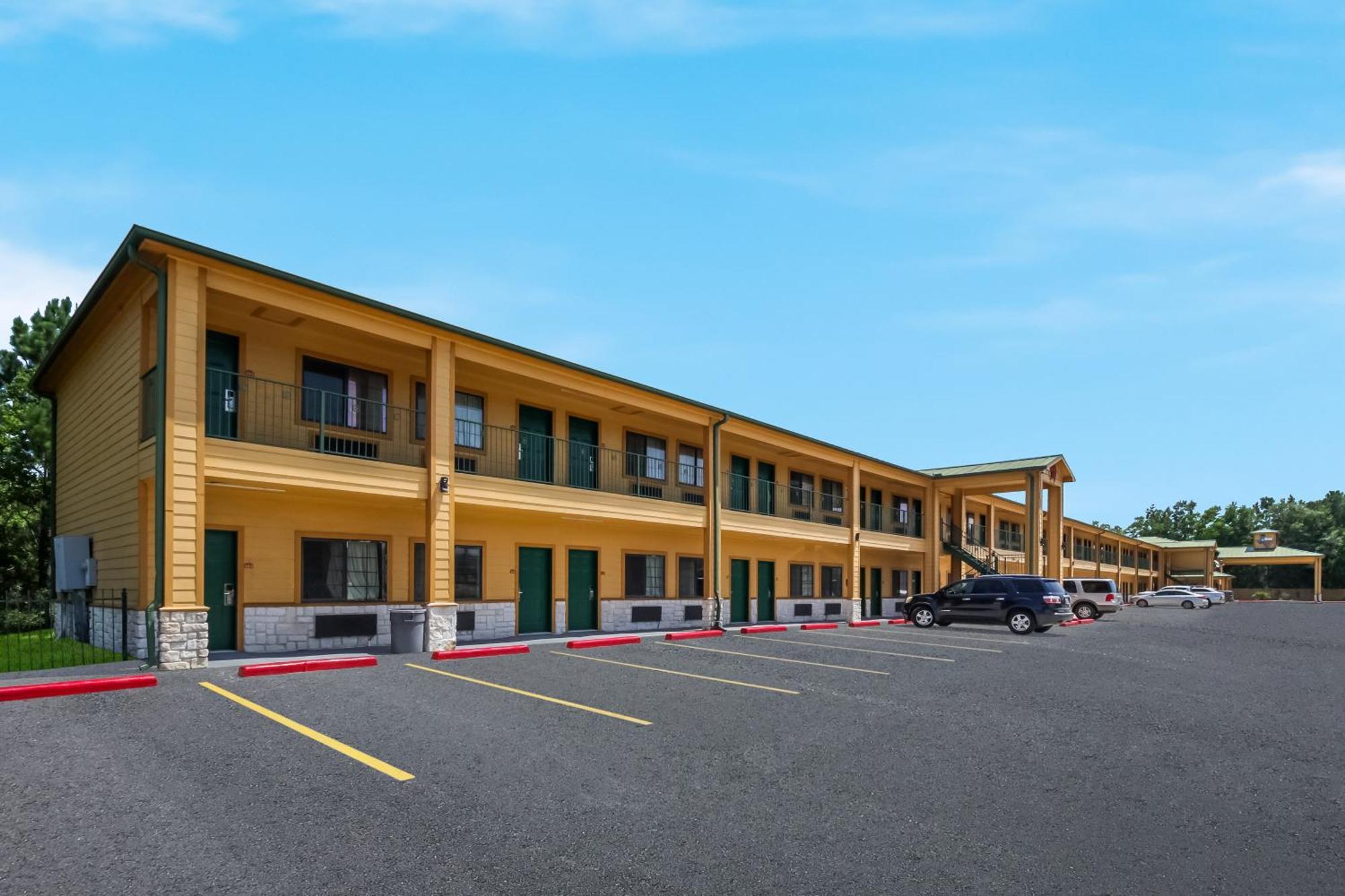 Scottish Inn & Suites Hankamer Exterior foto