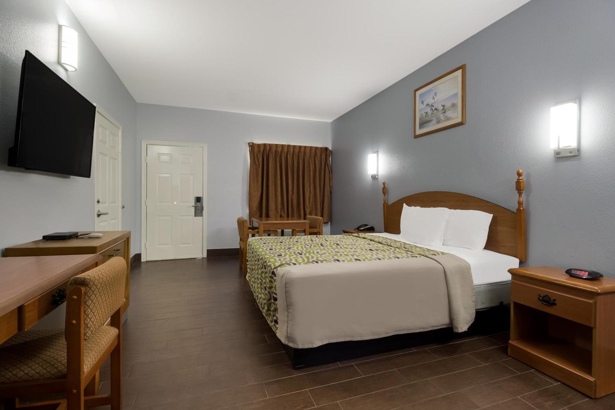 Scottish Inn & Suites Hankamer Exterior foto