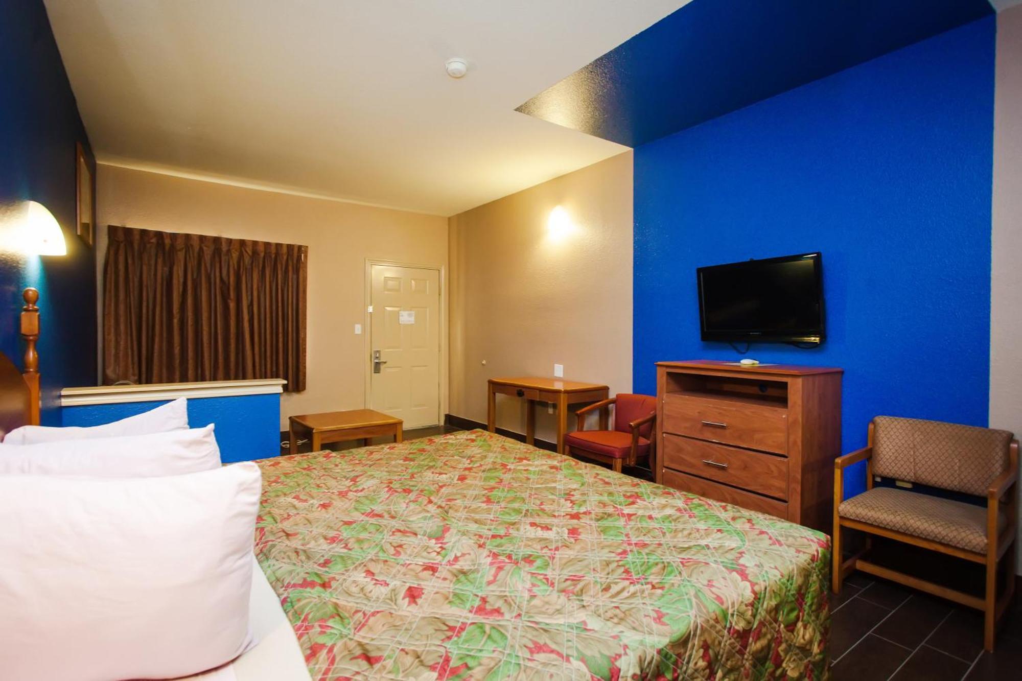 Scottish Inn & Suites Hankamer Quarto foto