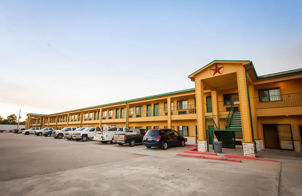 Scottish Inn & Suites Hankamer Exterior foto